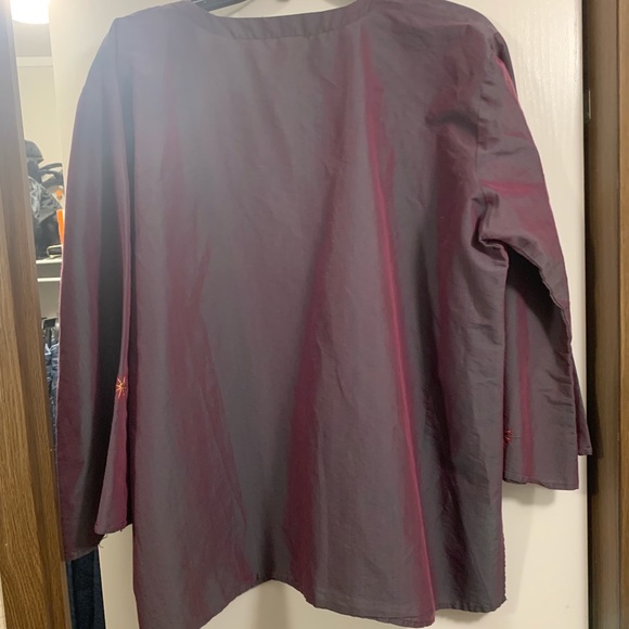 Beautiful top - Picture 2 of 4